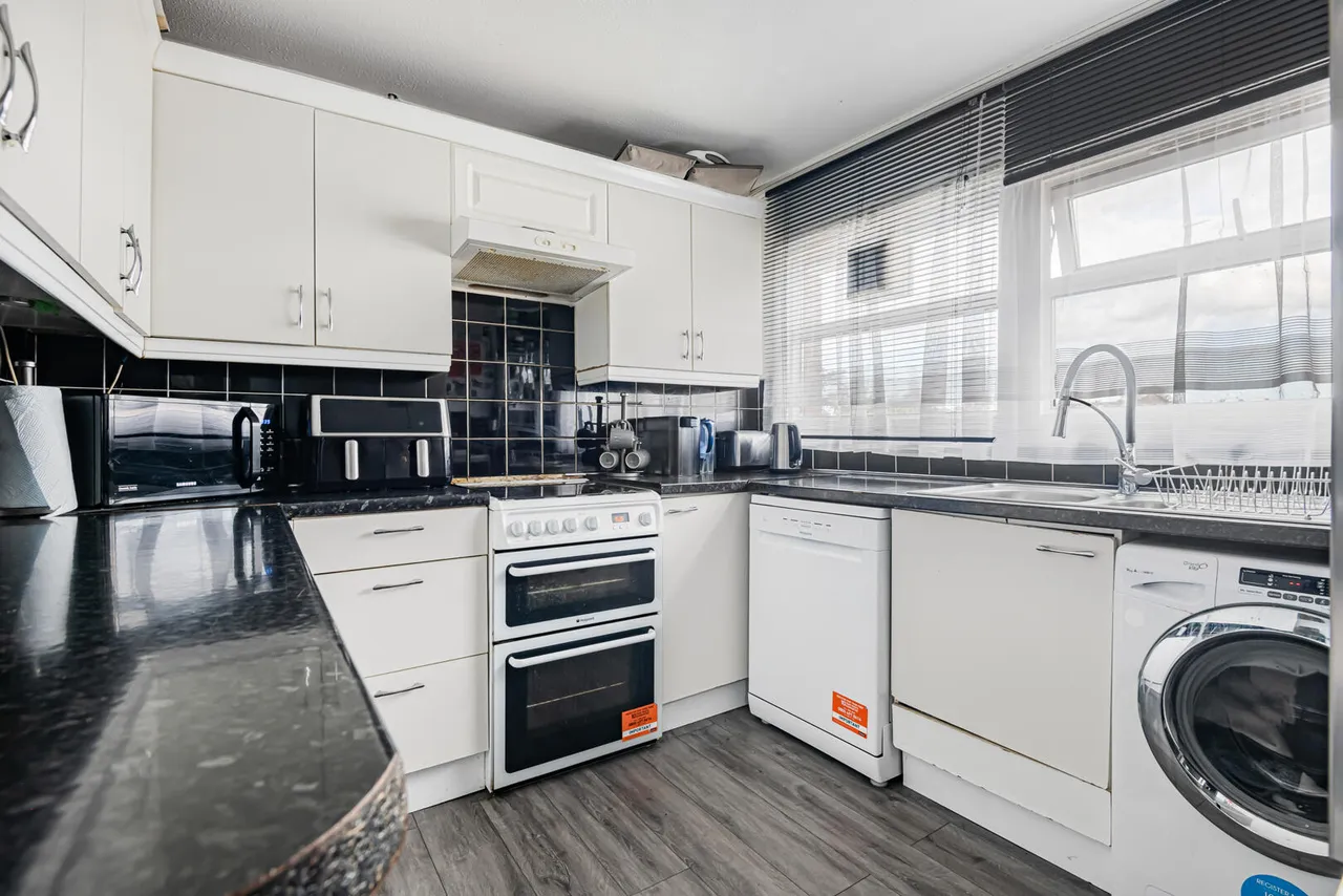 Dendridge Close, Enfield, EN1, photo 2