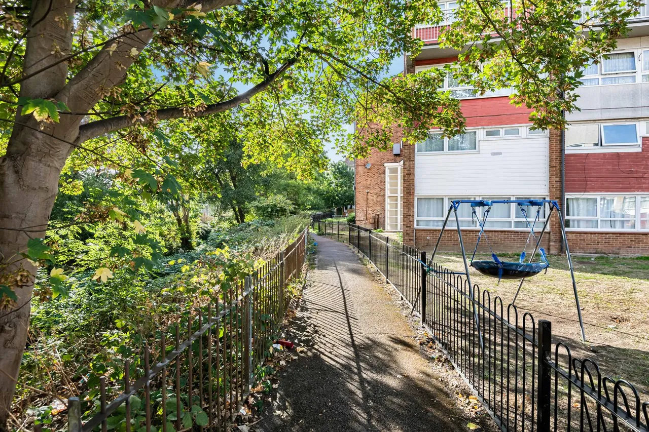 Dendridge Close, Enfield, EN1, photo 19