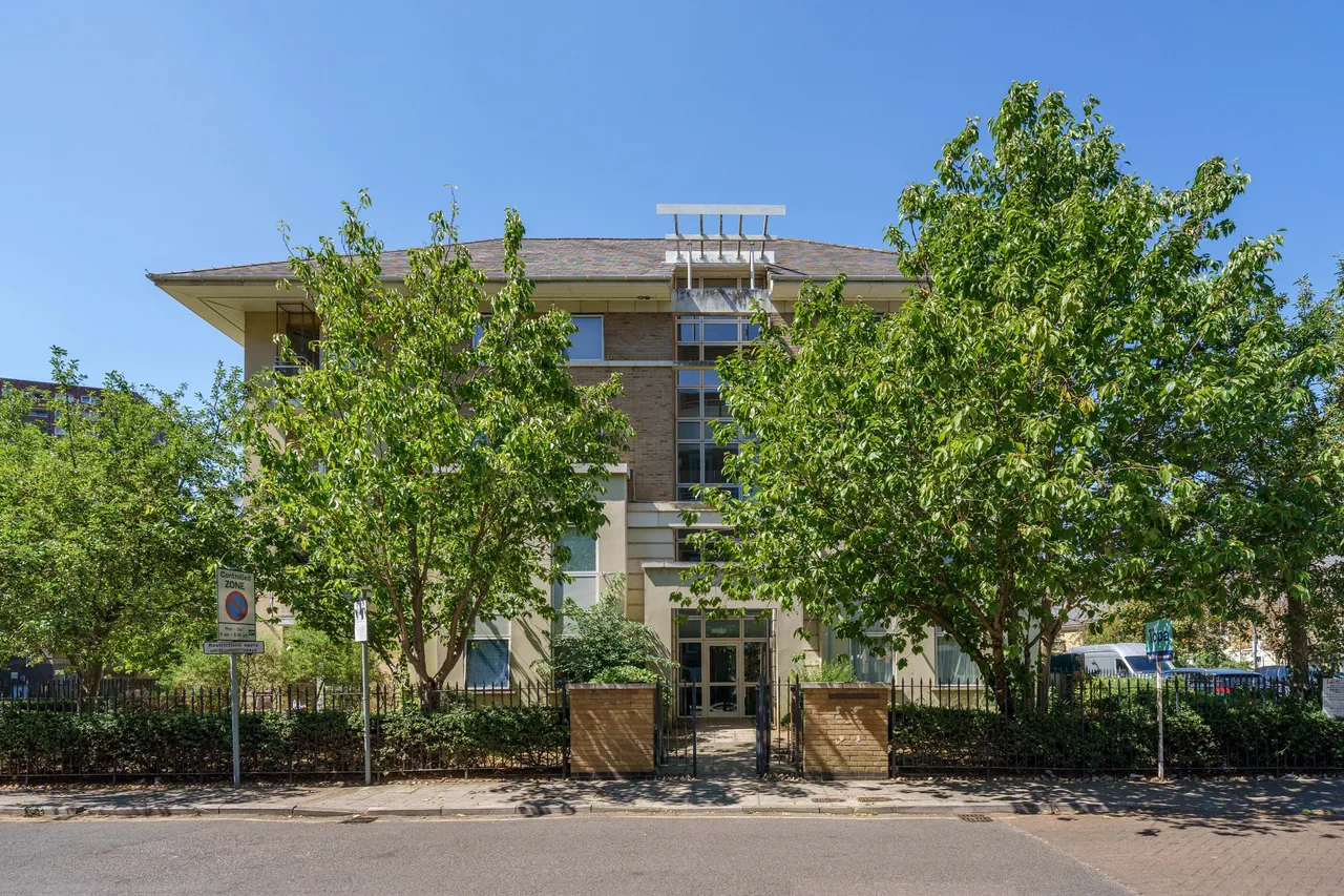 1 bed flat for sale — Stafford Road, London, NW6