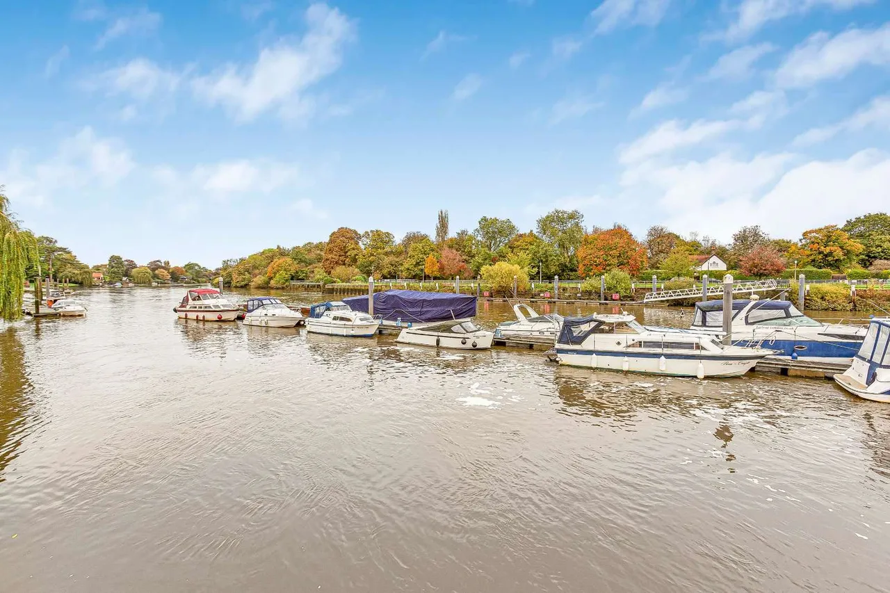 Twickenham Road, Teddington, Middlesex, TW11 8AZ, photo 11