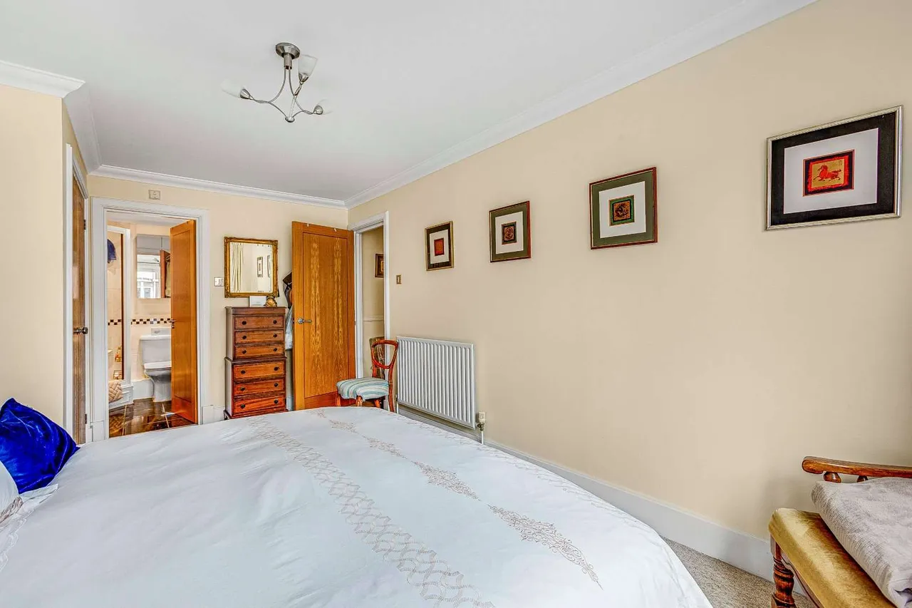 Twickenham Road, Teddington, Middlesex, TW11 8AZ, photo 8