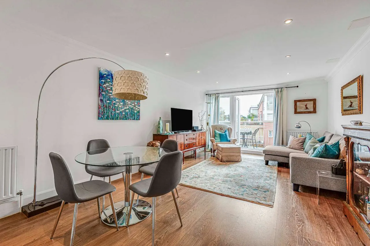 Twickenham Road, Teddington, Middlesex, TW11 8AZ, photo 3