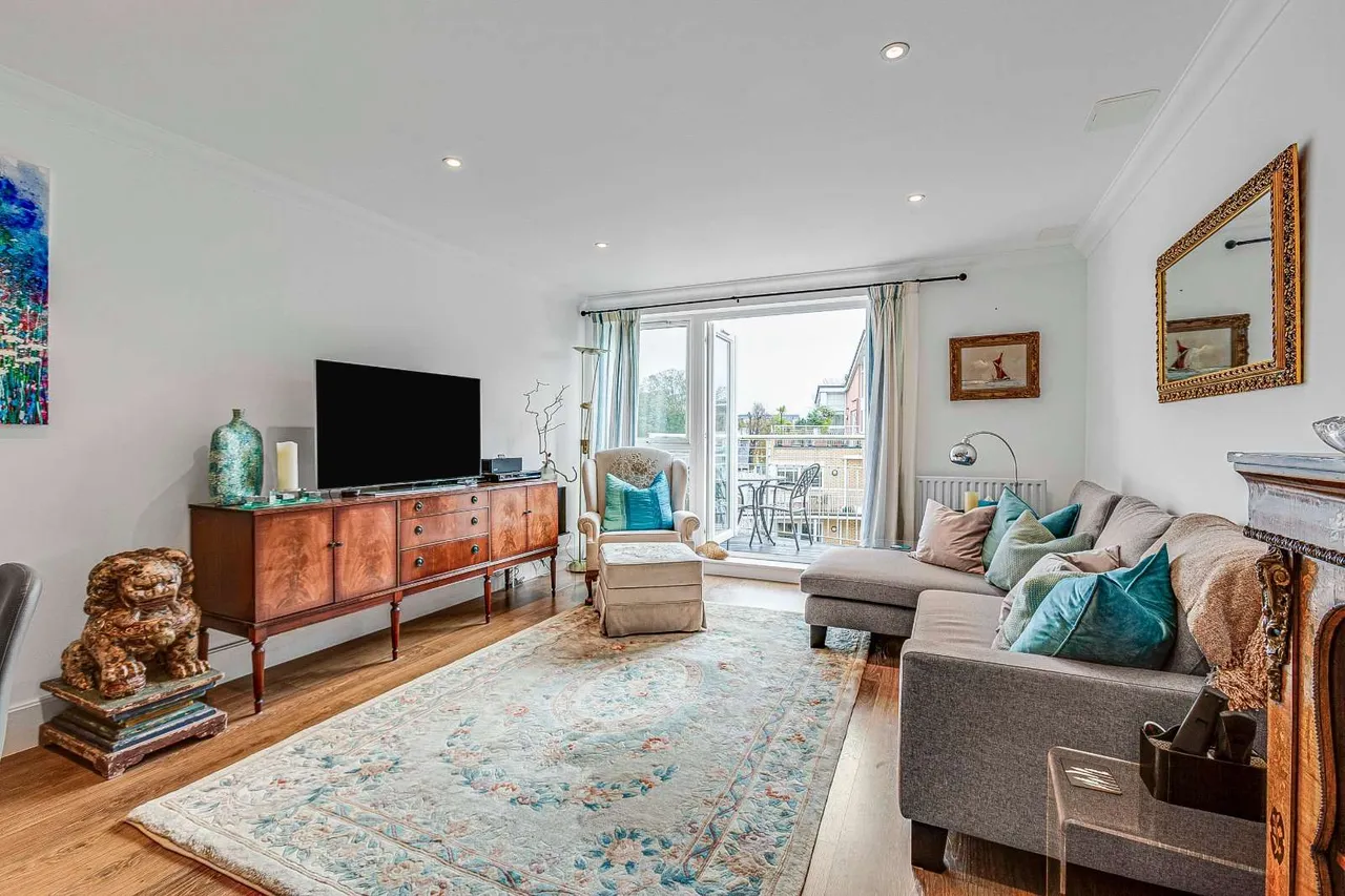 Twickenham Road, Teddington, Middlesex, TW11 8AZ, photo 2