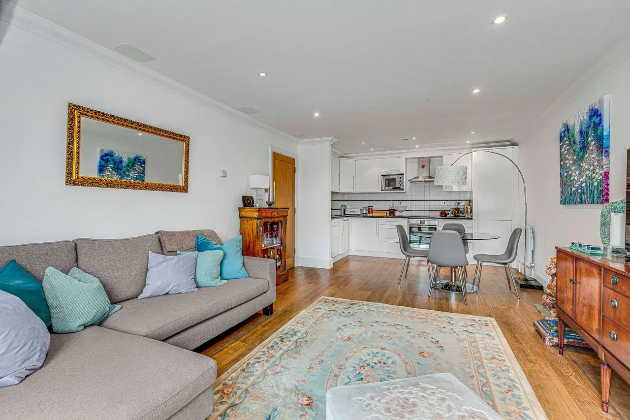 Twickenham Road, Teddington, Middlesex, TW11 8AZ, photo 4