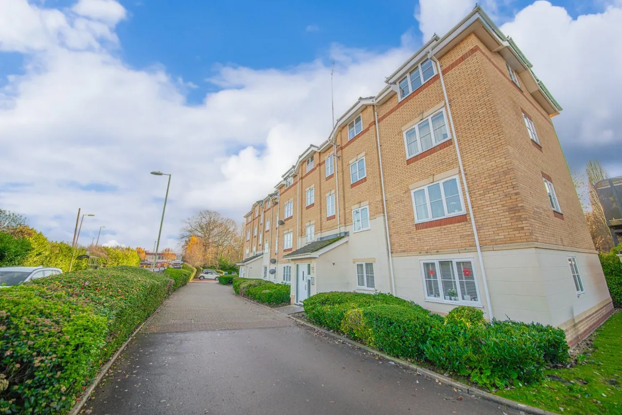 2 bed flat for sale — Bampton Court, Hursley Road, Chandlers Ford, Eastleigh, Hampshire, SO53 2TA