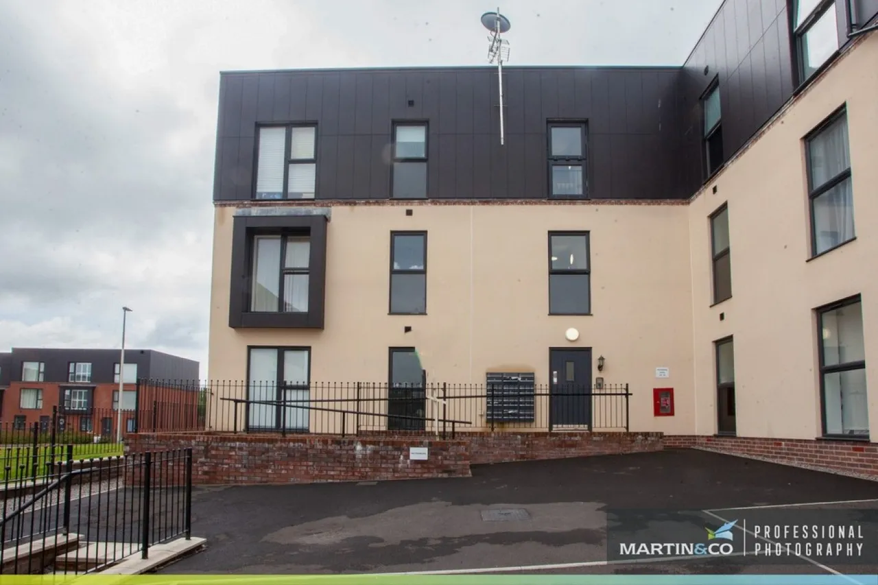 2 bed flat for sale — Dol Glaswg, Creigiau