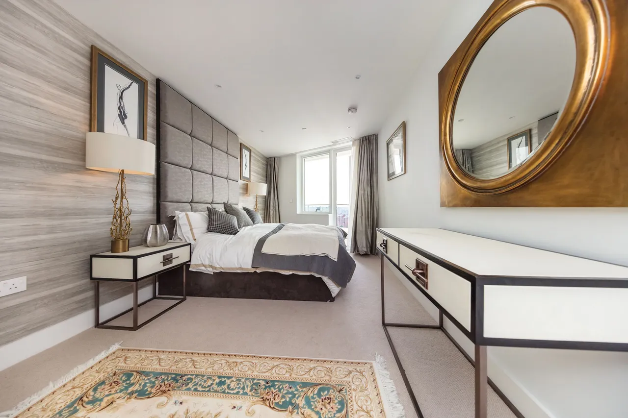 Flat 83, Lombard Wharf, 12 Lombard Road, London, photo 3