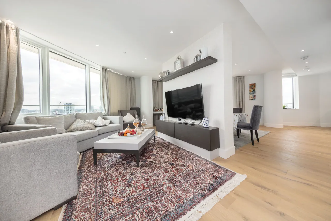 2 bed flat to rent — Flat 83, Lombard Wharf, 12 Lombard Road, London