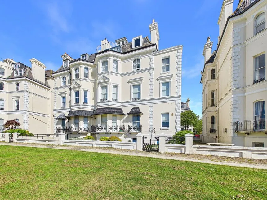 3 bed flat for sale, Clifton Crescent, Folkestone, CT20