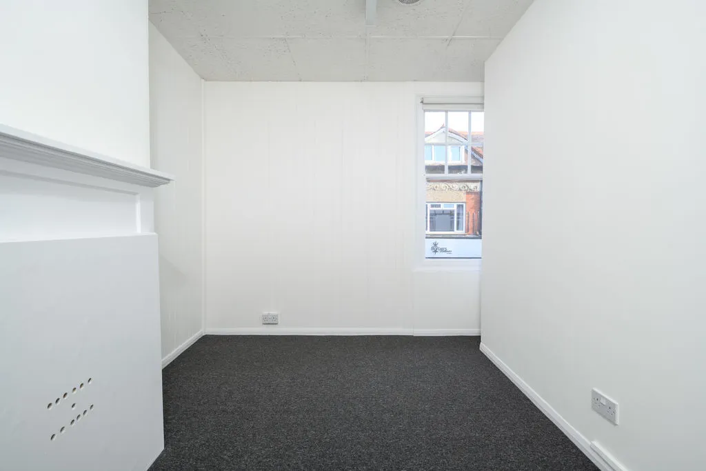 High Street, Walton On Thames, KT12, photo 7