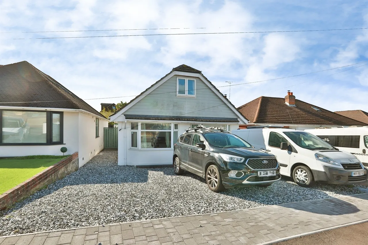 4 bed chalet for sale, Dingley Road, Poole, BH15