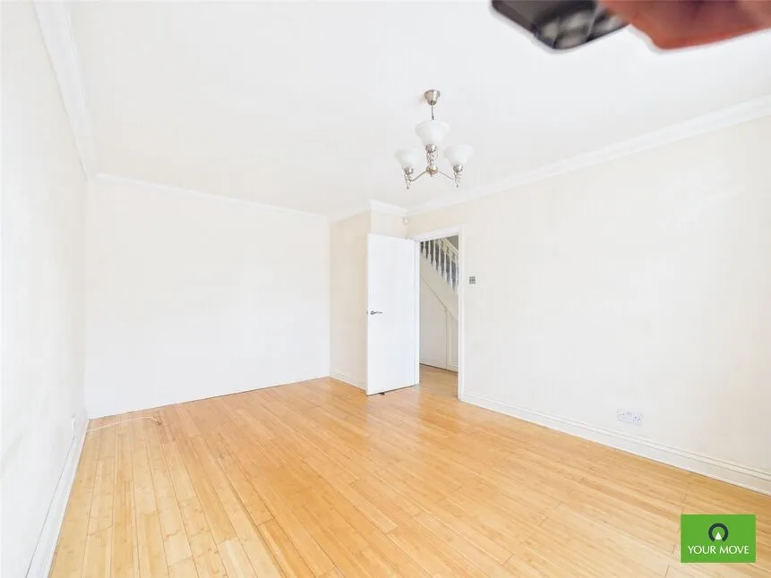Margaret Close, Romford, RM2, photo 5