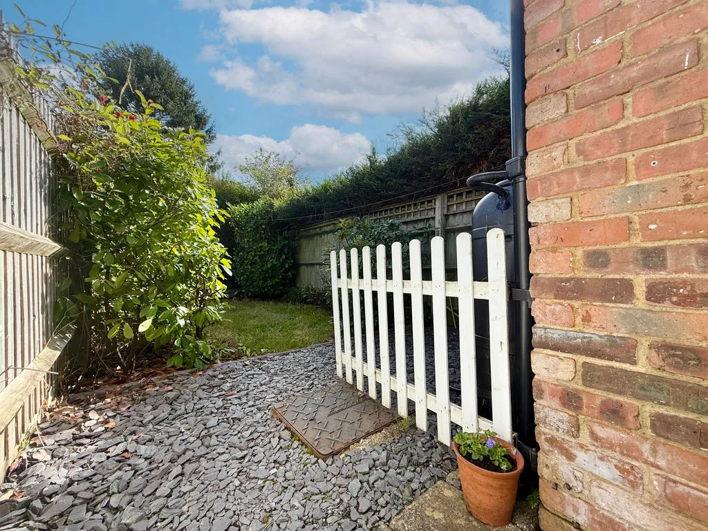 Rothschild Road, Wing LU7 0NL, photo 12