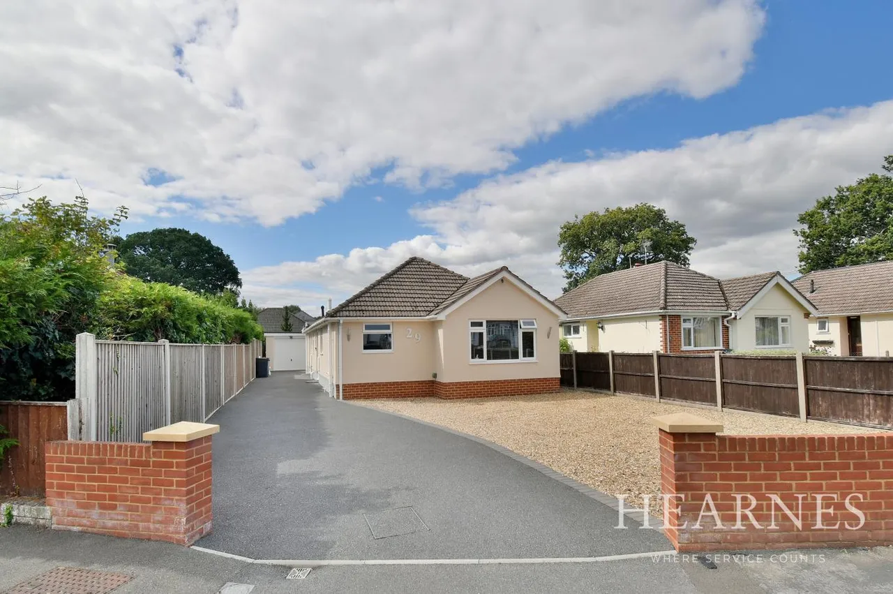4 bed house for sale, Clayford Avenue, BH22