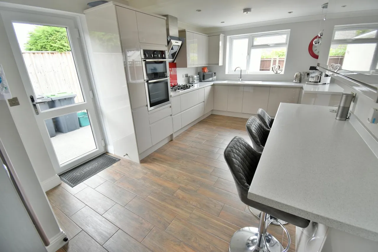 Clayford Avenue, BH22, photo 4