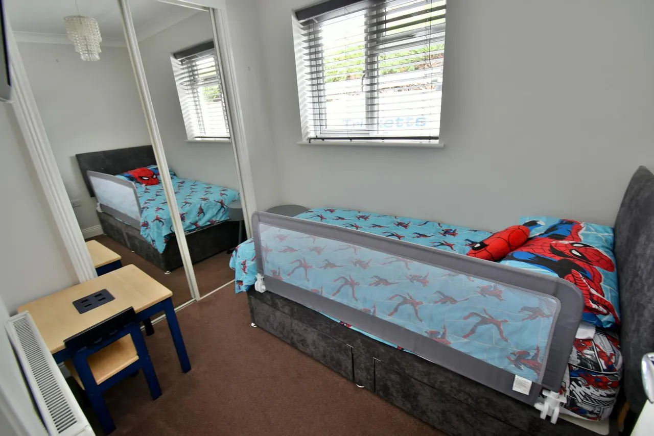 Clayford Avenue, BH22, photo 15