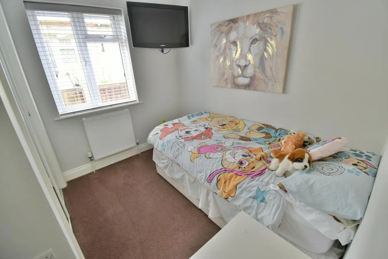 Clayford Avenue, BH22, photo 14