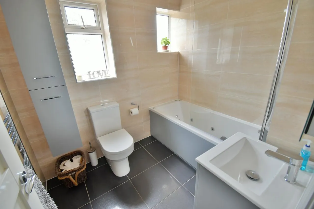 Clayford Avenue, BH22, photo 19