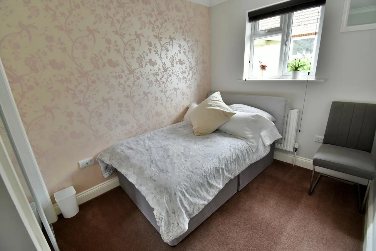 Clayford Avenue, BH22, photo 13