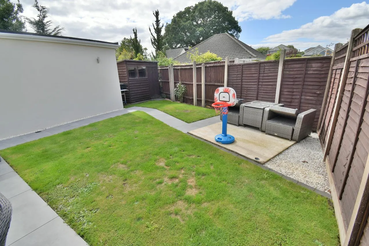 Clayford Avenue, BH22, photo 21