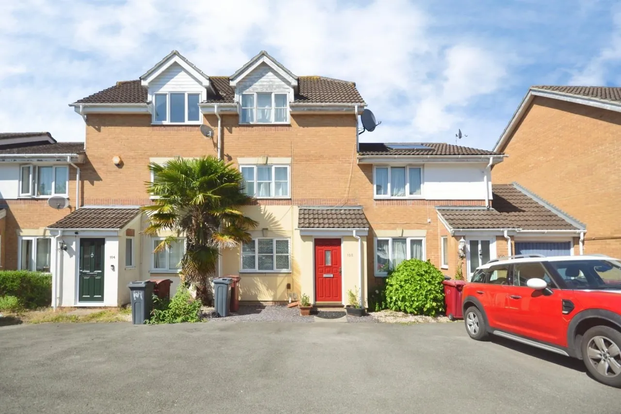 4 bed house to rent — Elm Park, Reading