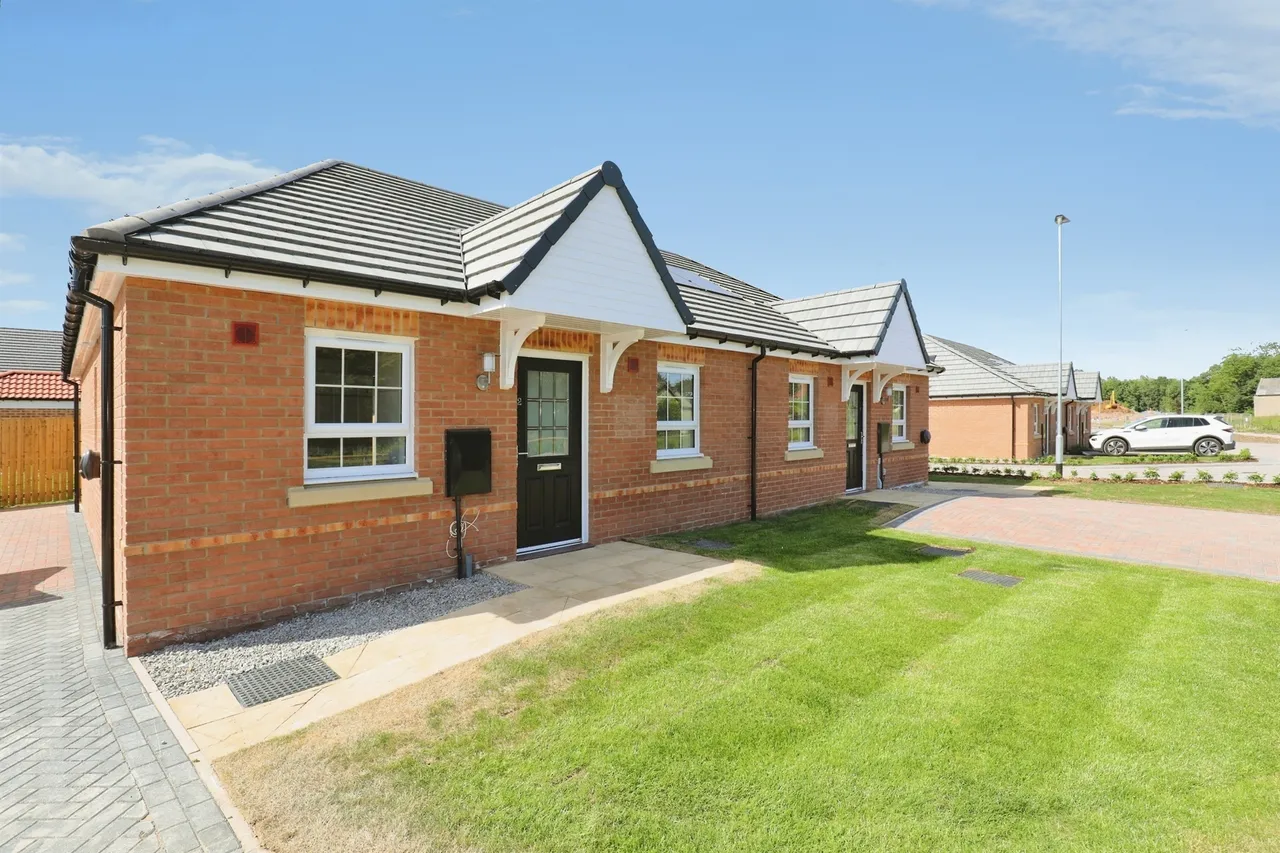 2 bed house for sale, Lamb Crescent, Pocklington, YO42