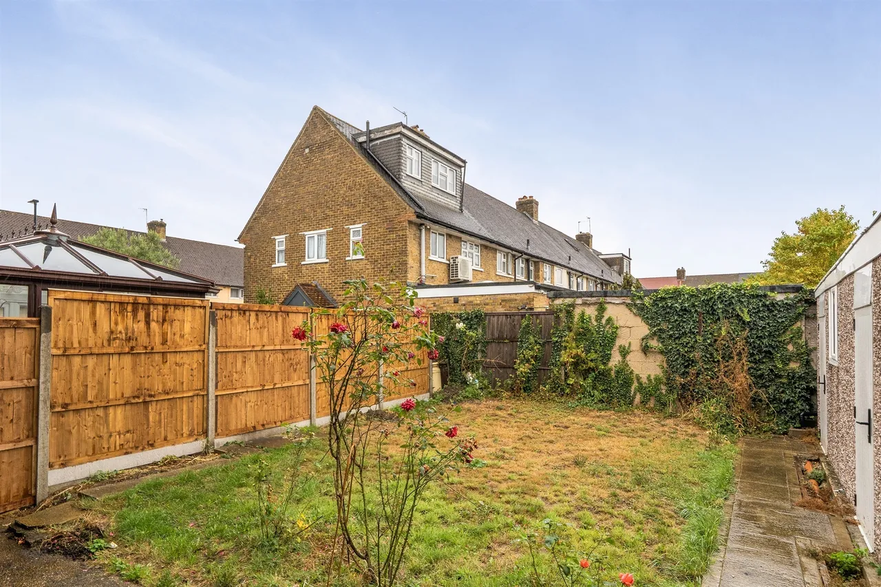 Linden Gardens, Enfield, EN1, photo 2