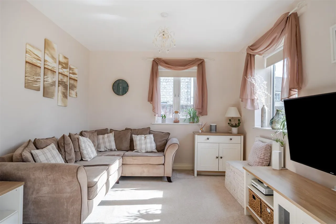 Town Close, Kington St Michael, SN14, photo 6