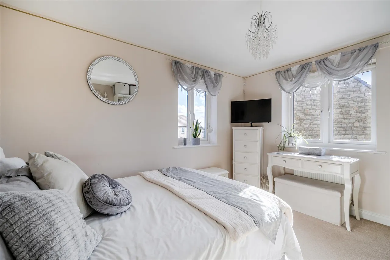 Town Close, Kington St Michael, SN14, photo 9