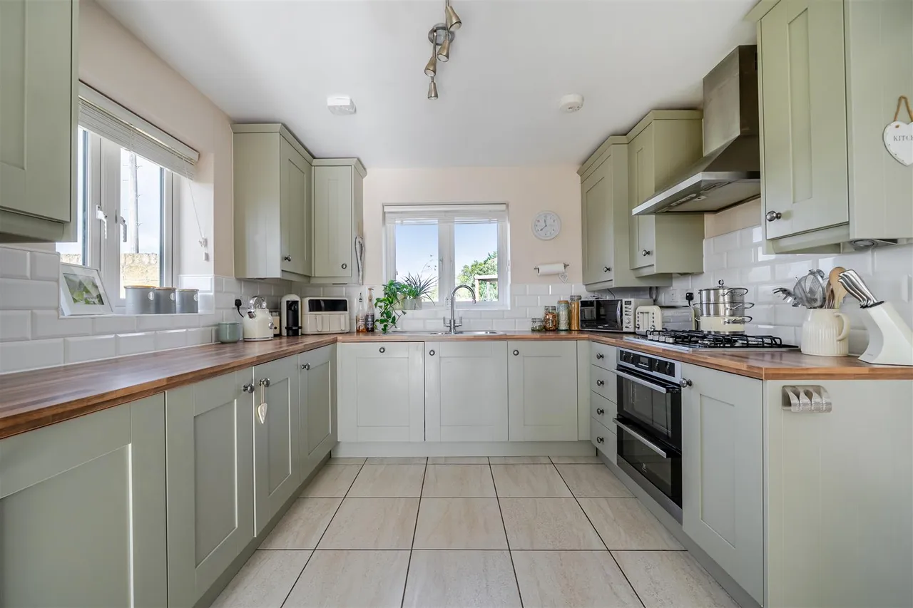 Town Close, Kington St Michael, SN14, photo 4