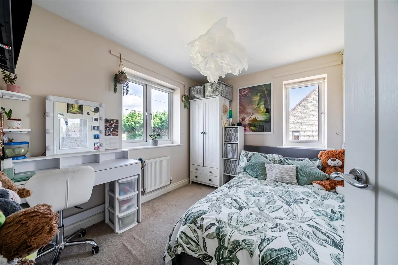 Town Close, Kington St Michael, SN14, photo 13
