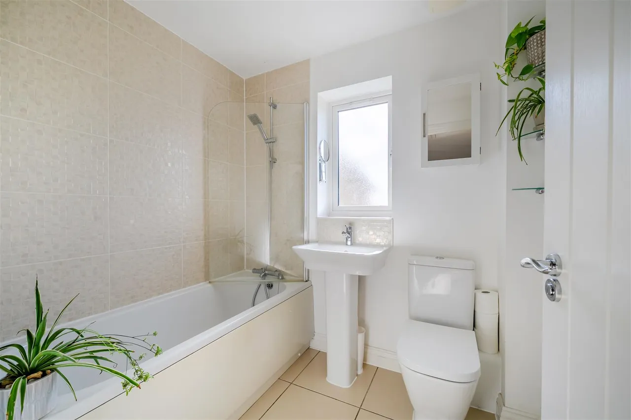 Town Close, Kington St Michael, SN14, photo 12