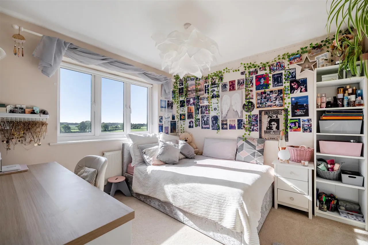 Town Close, Kington St Michael, SN14, photo 11