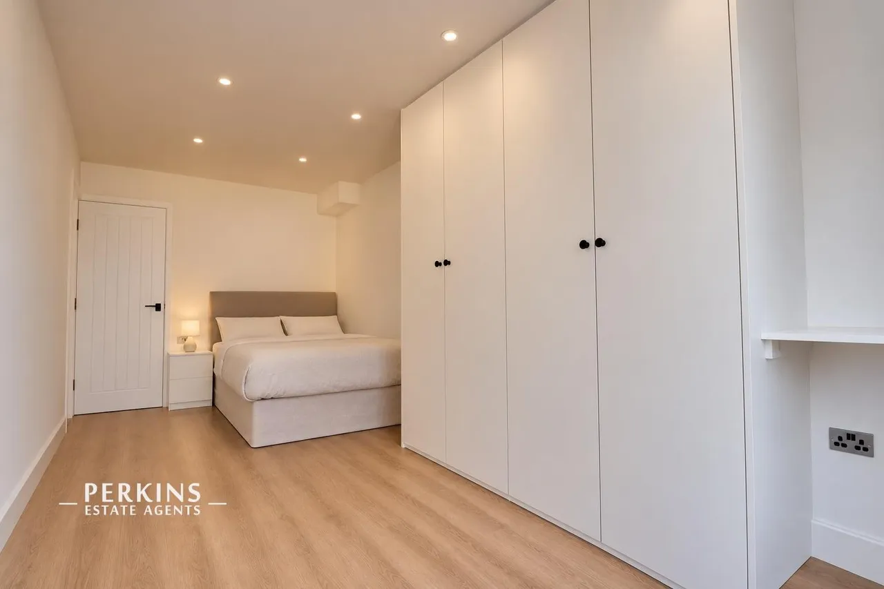 Ruislip Road, Greenford, UB6, photo 3