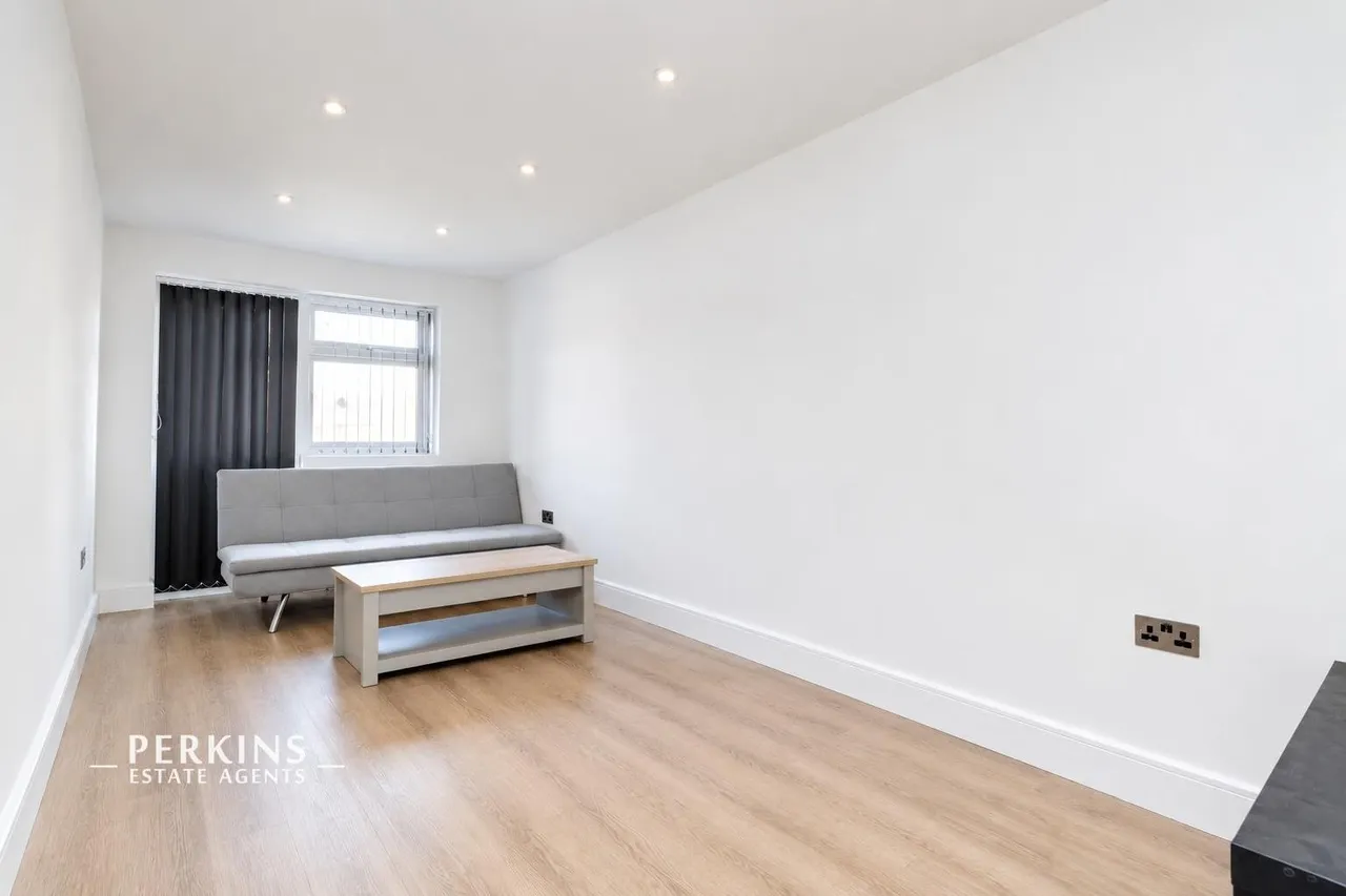 Ruislip Road, Greenford, UB6, photo 4