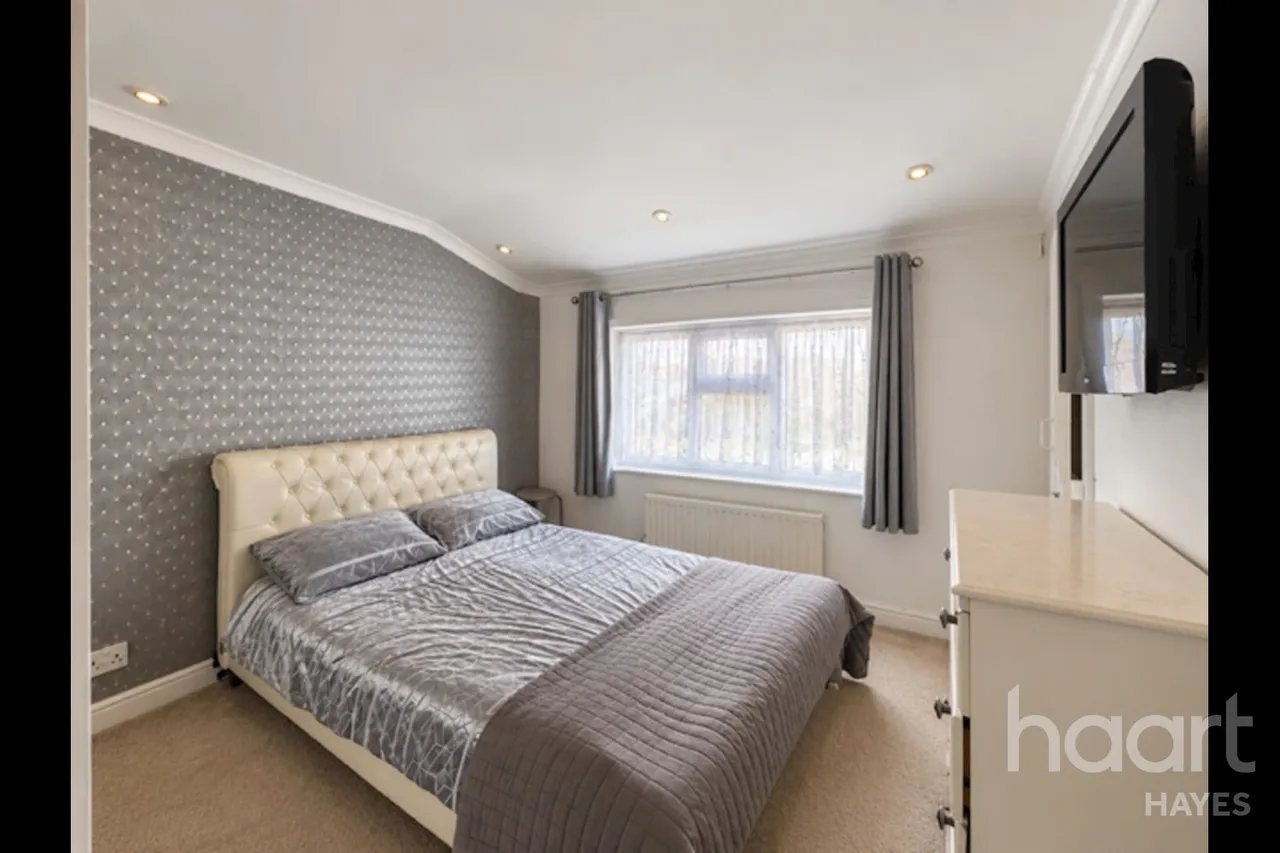Dickens Avenue, Uxbridge, UB8, photo 5