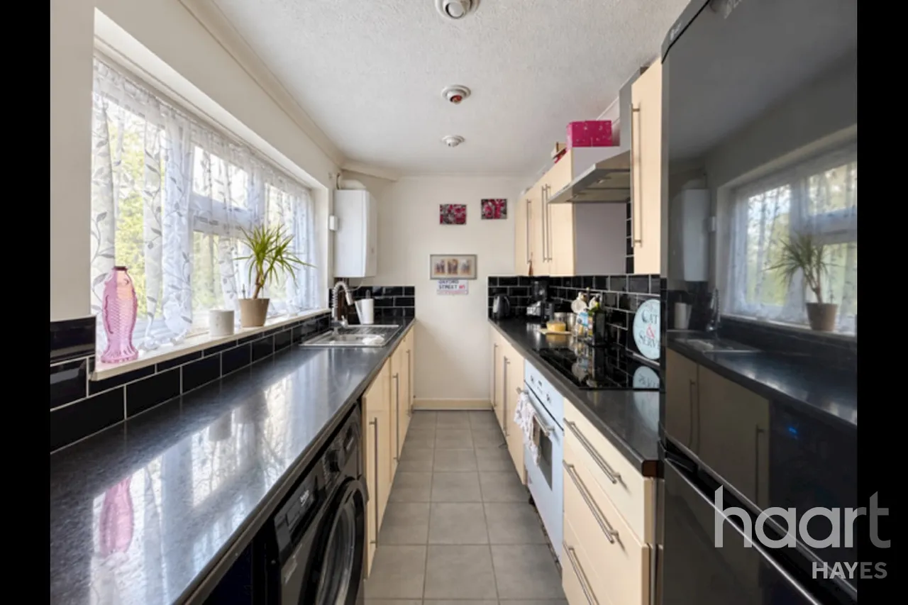 Dickens Avenue, Uxbridge, UB8, photo 4