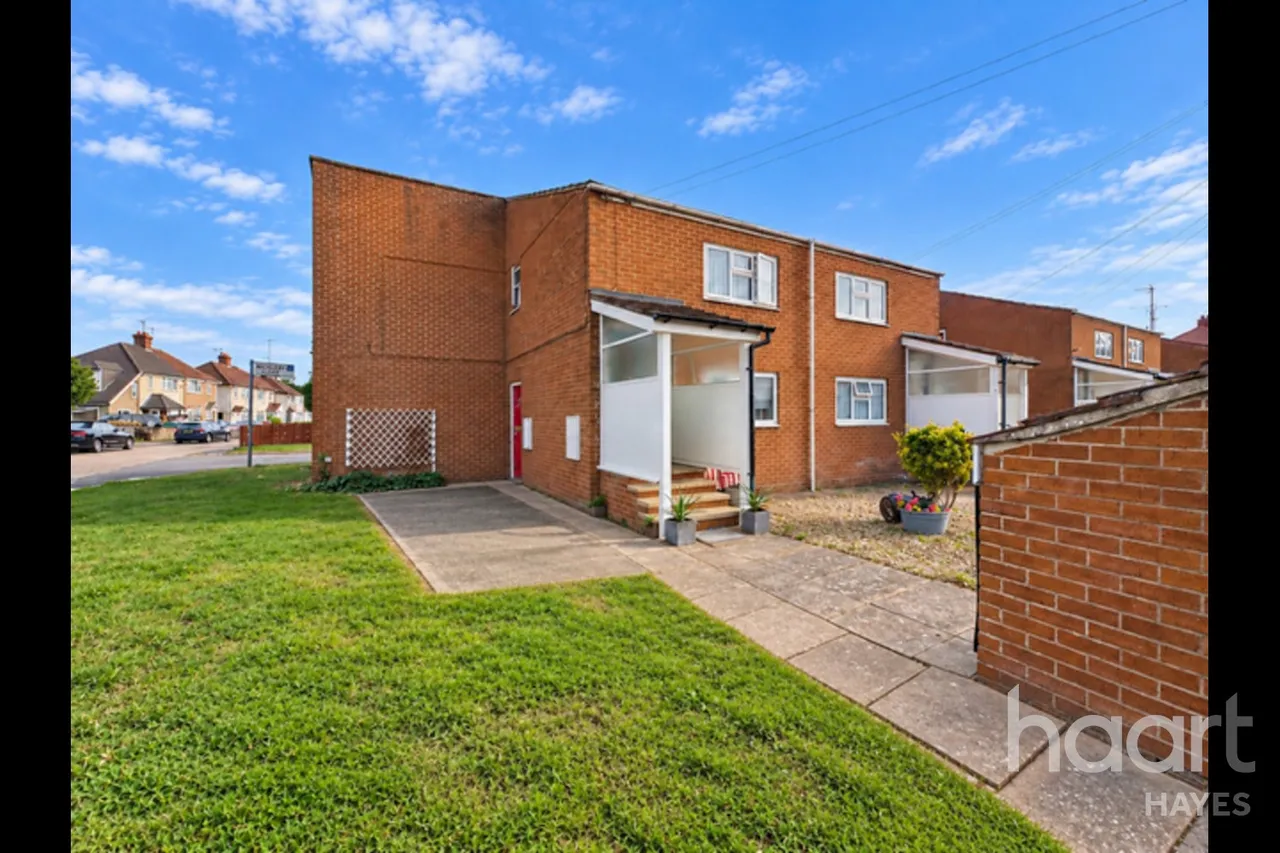 Dickens Avenue, Uxbridge, UB8, photo 8