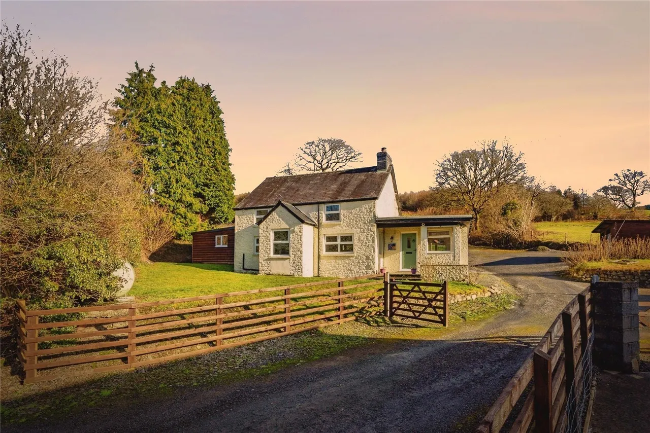 3 bed house for sale, Cynghordy, Llandovery, SA20