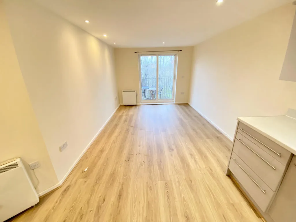 Elmira Way, Salford, M5, photo 10