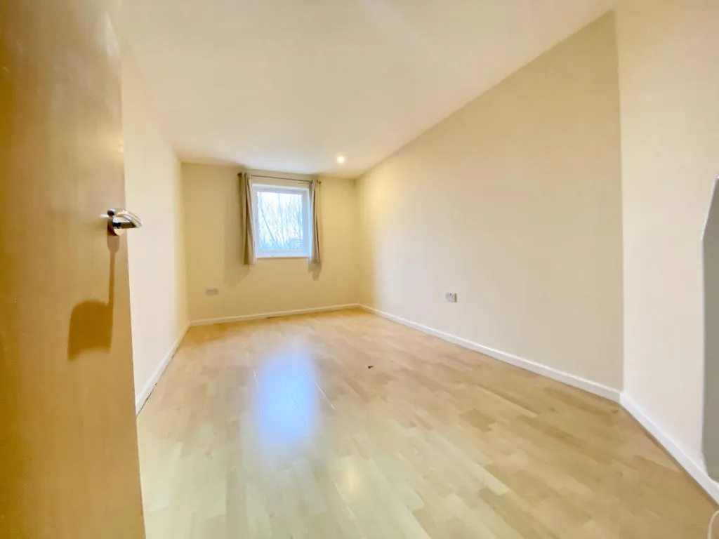 Elmira Way, Salford, M5, photo 5