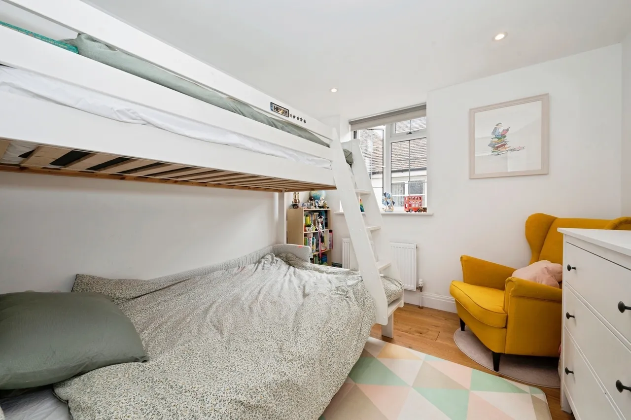 Queens Close, Esher, KT10, photo 10