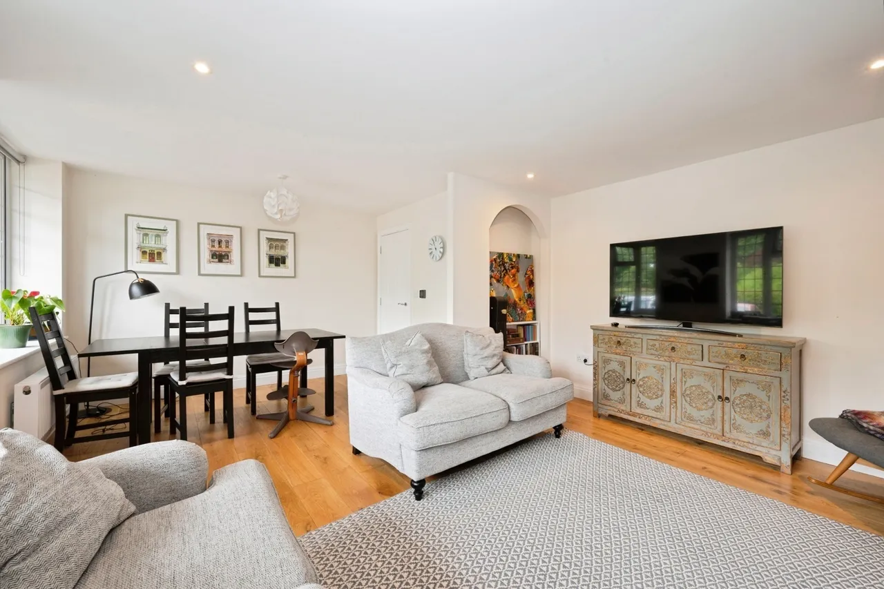 Queens Close, Esher, KT10, photo 5