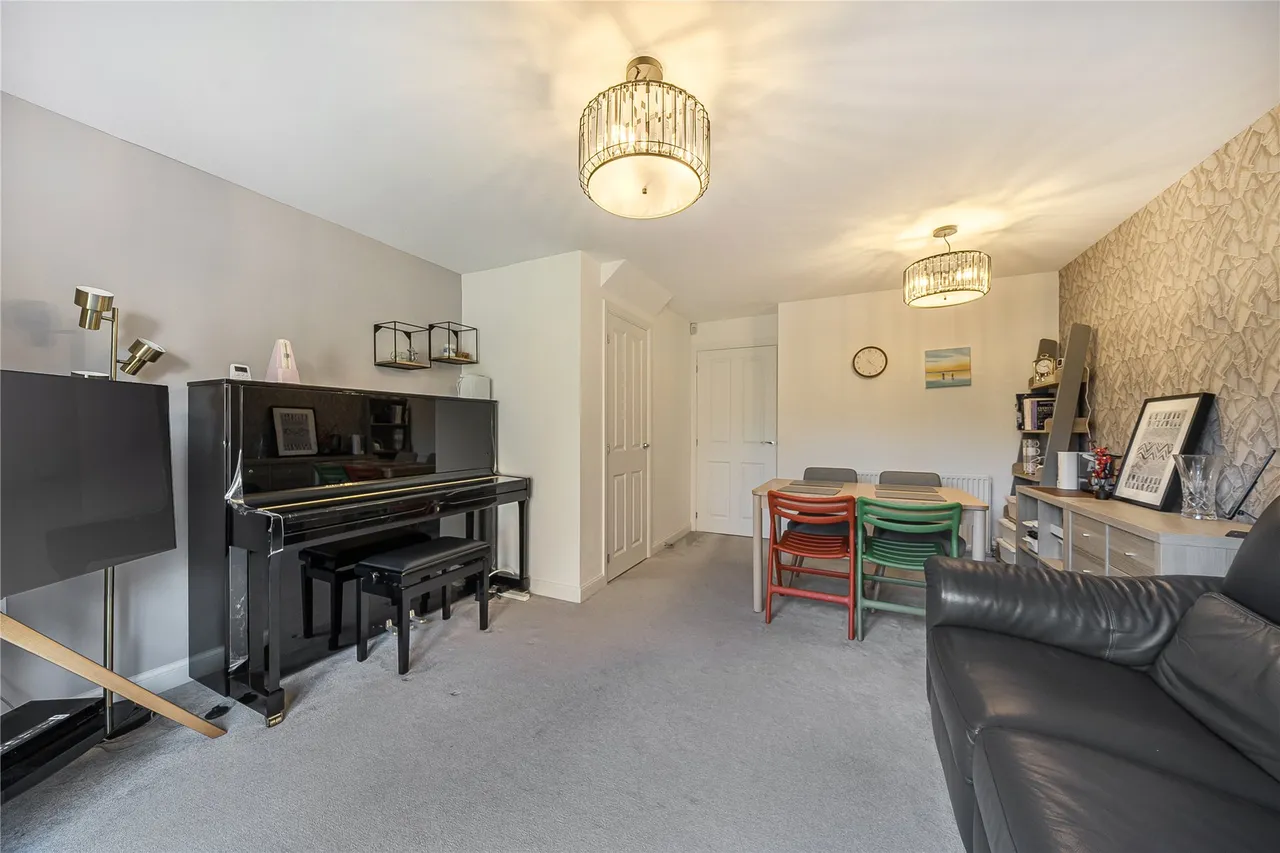 Blackbess Lane, Chertsey, KT16, photo 3