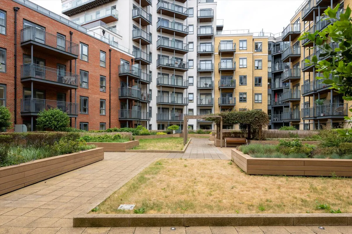 1 bed flat for sale, Caversham Road, London, NW9