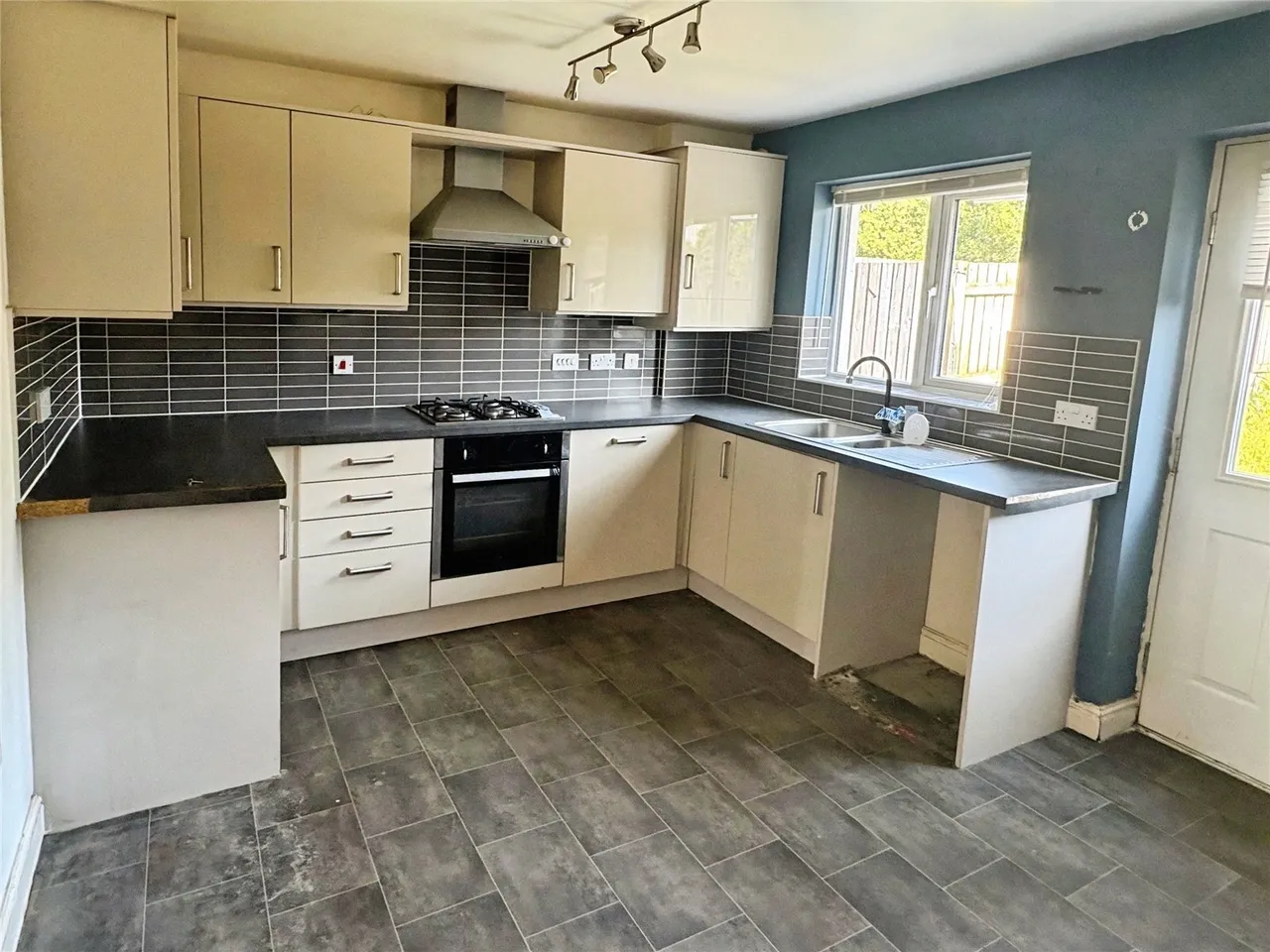 Tradewinds Close, Bodmin, PL31, photo 3