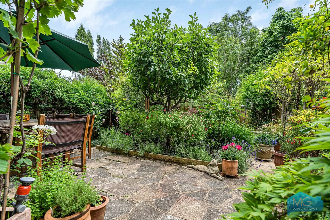 Mount View Road, London, N4, photo 8