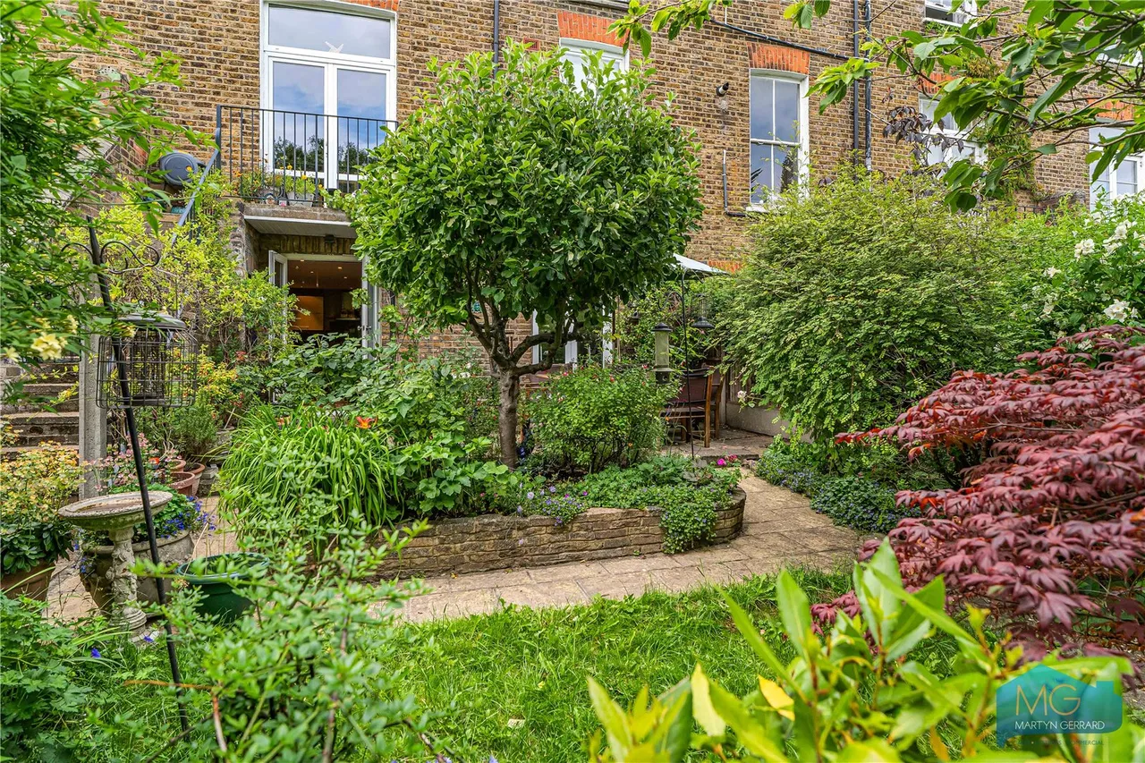 Mount View Road, London, N4, photo 16