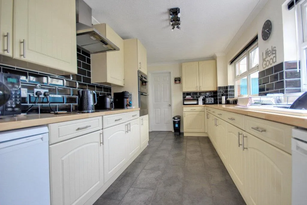 Inglefield Close, Beverley, photo 6