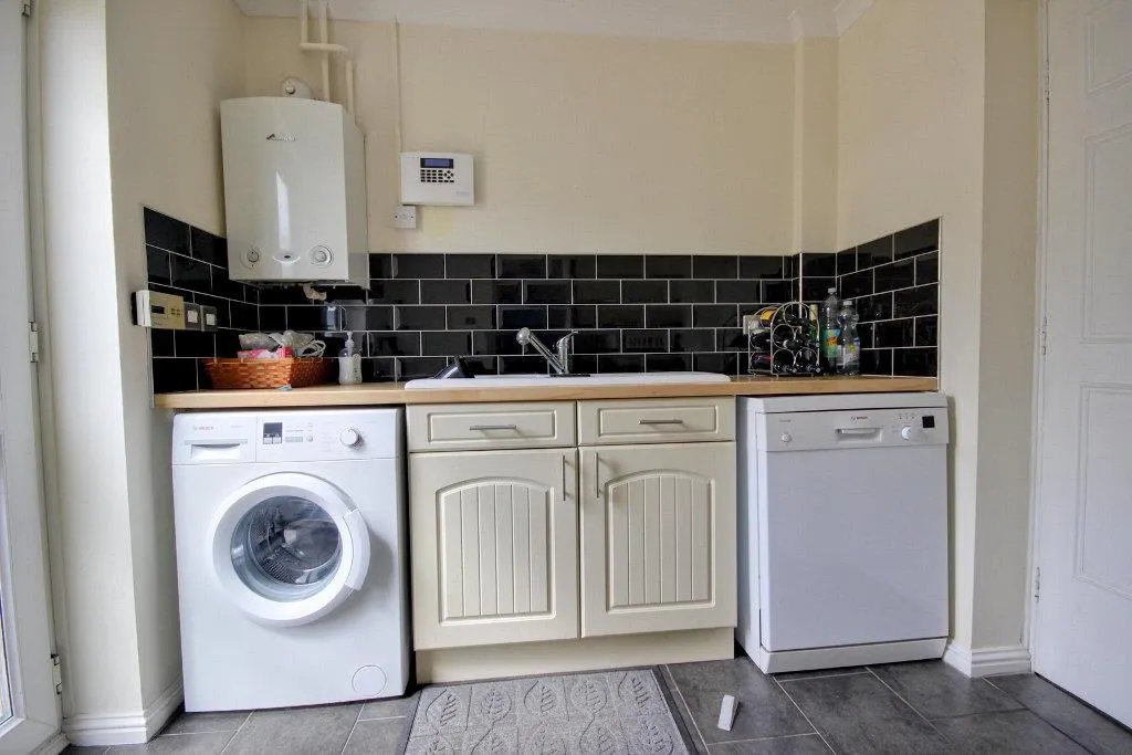 Inglefield Close, Beverley, photo 7